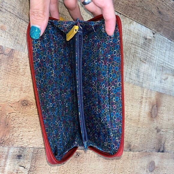 Fossil red leather heart zip around wallet womens. - Picture 7 of 11